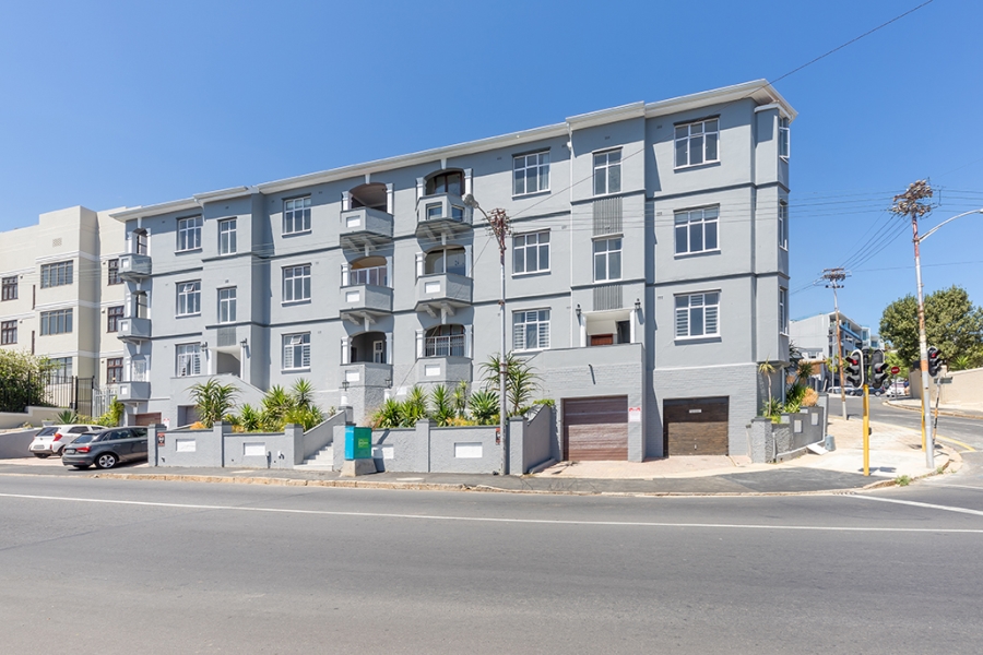 4 Bedroom Property for Sale in Green Point Western Cape